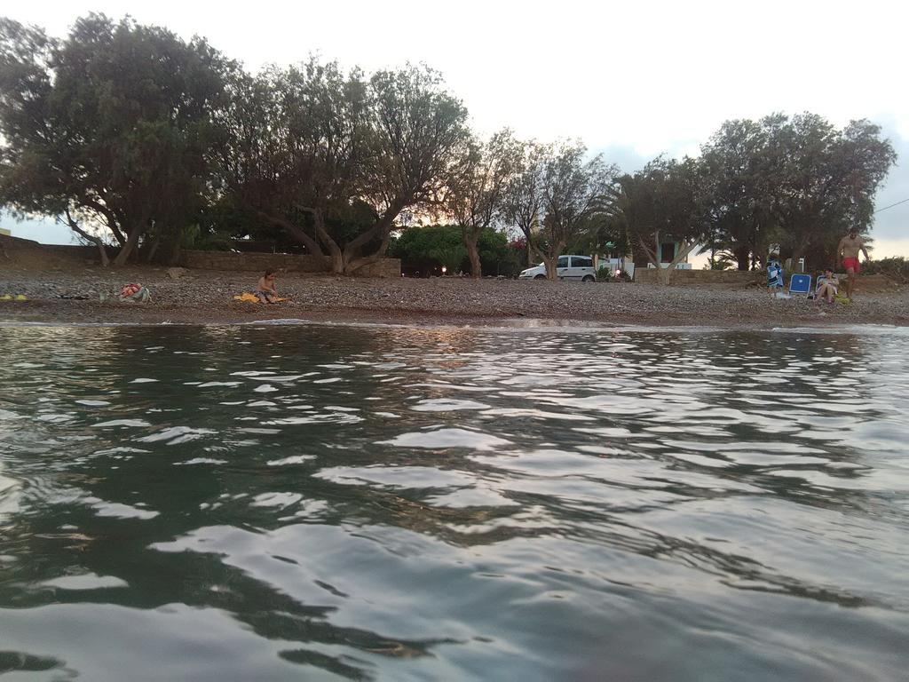 Grandes Apartments Sea Front ปาเลกาสตรอน ภายนอก รูปภาพ