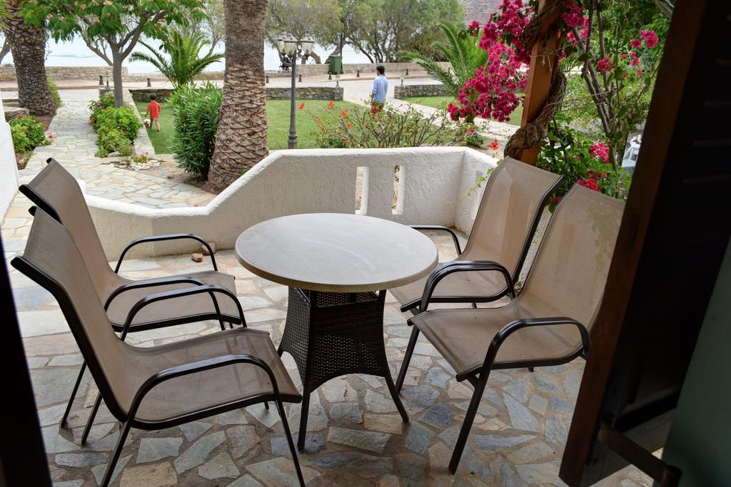 Grandes Apartments Sea Front ปาเลกาสตรอน ภายนอก รูปภาพ